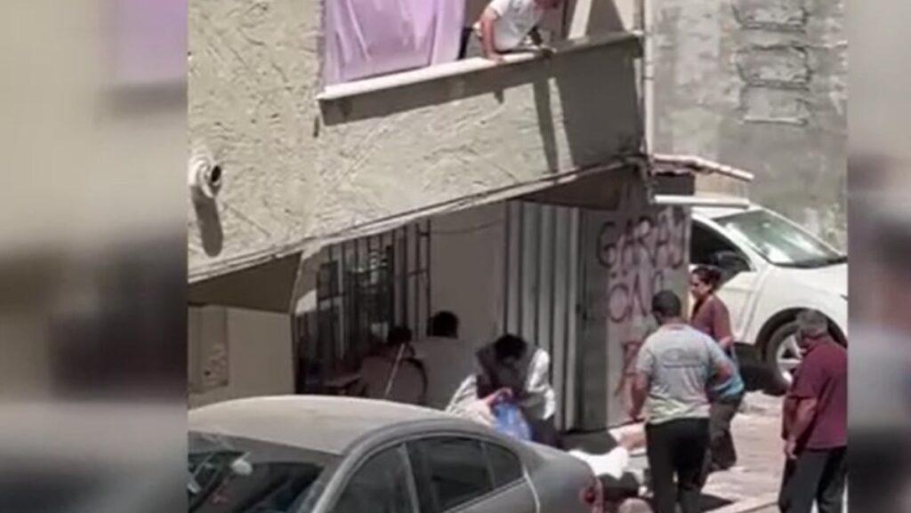 esenyurtta tahliye krizi ev sahibi ve kiraci yumruk yumruga zabita arada kaldi uCULhhCy