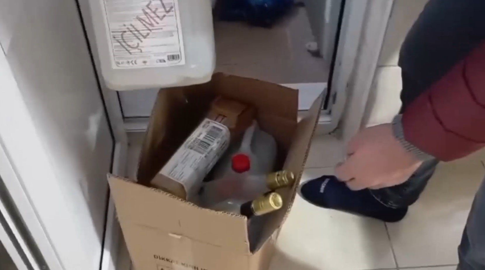 evini alkol fabrikasina cevirdi 0