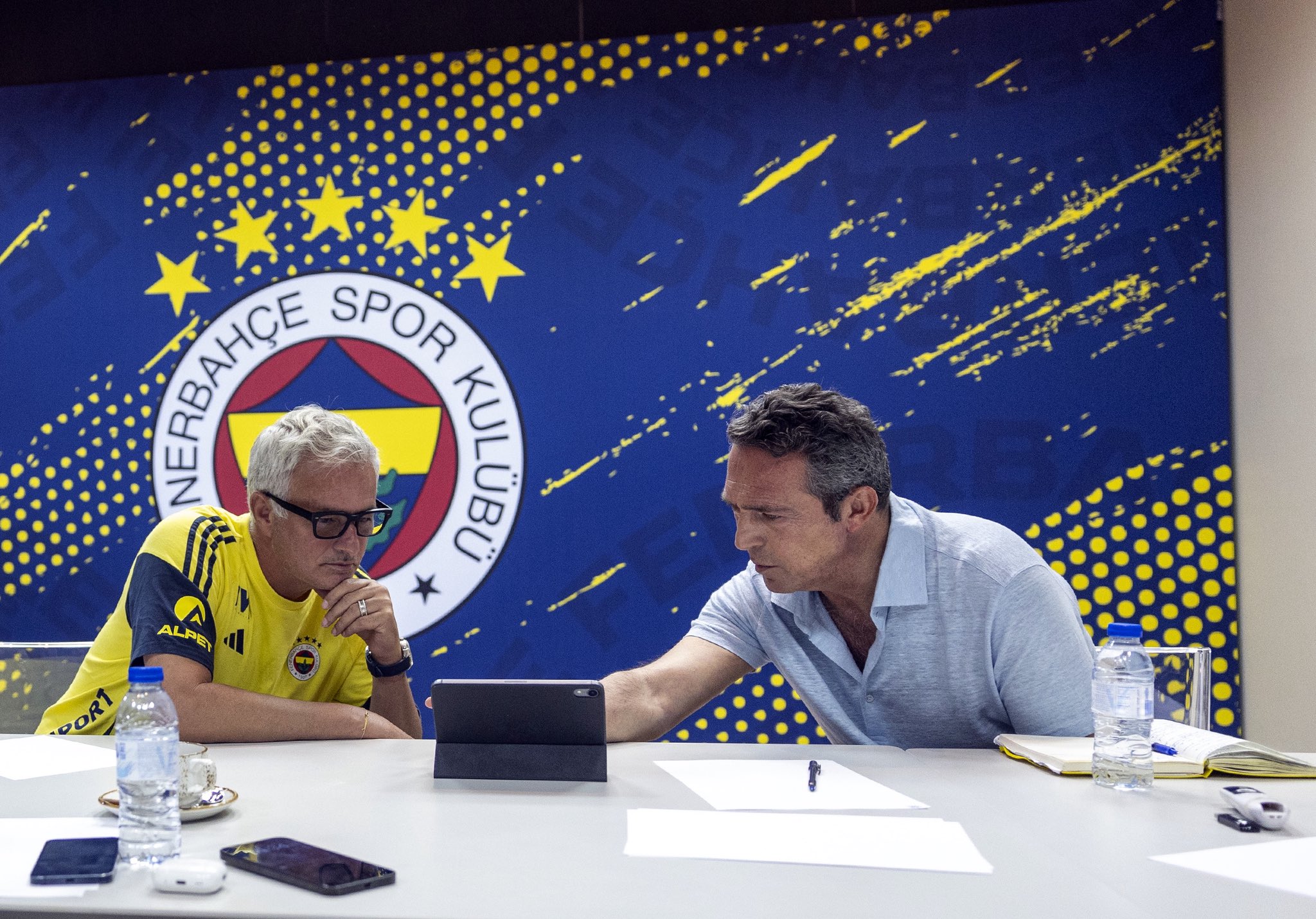 fenerbahcede kritik toplanti transferler icin geri sayim 0