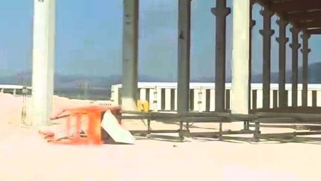 firtinanin yiktigi lift denizlide isci oldu IfMgckCV