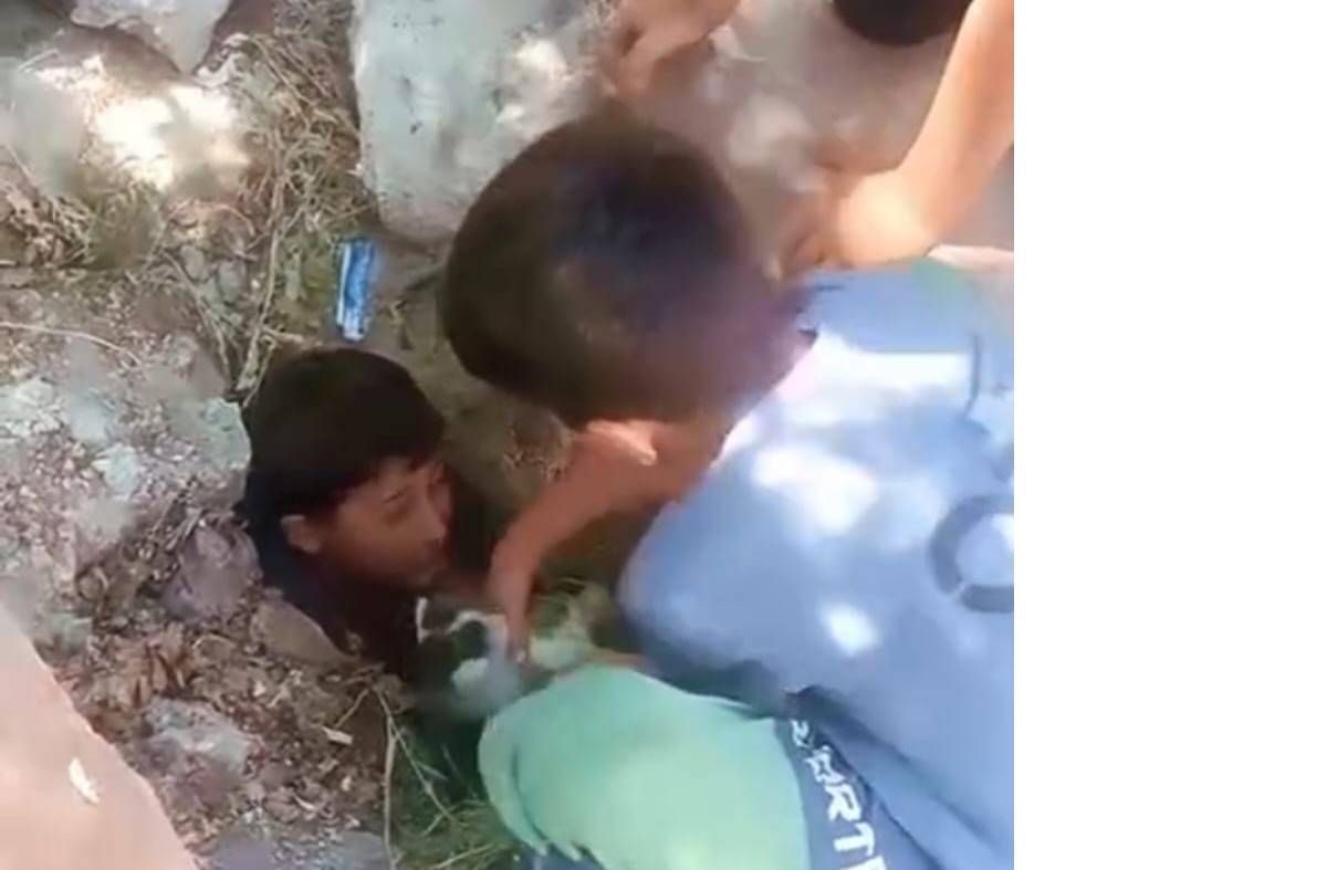 foseptik cukuruna dusen minik kediye yardim eli 1