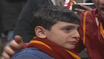 galatasarayli cocuk gozyaslarini tutamadi 6cPApExn