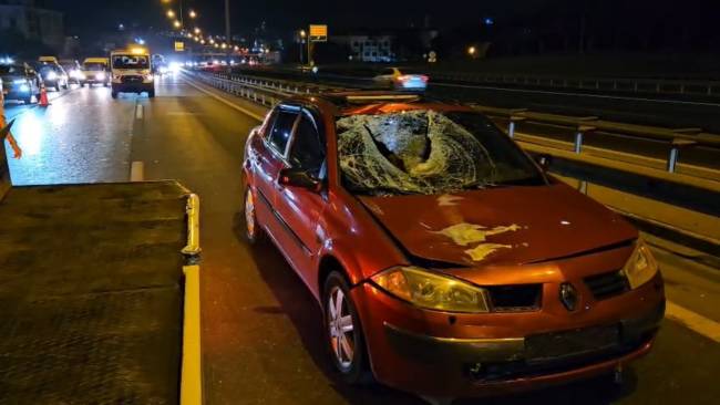 gaziosmanpasada otoyolda otomobilin carptigi yaya hayatini kaybetti 1