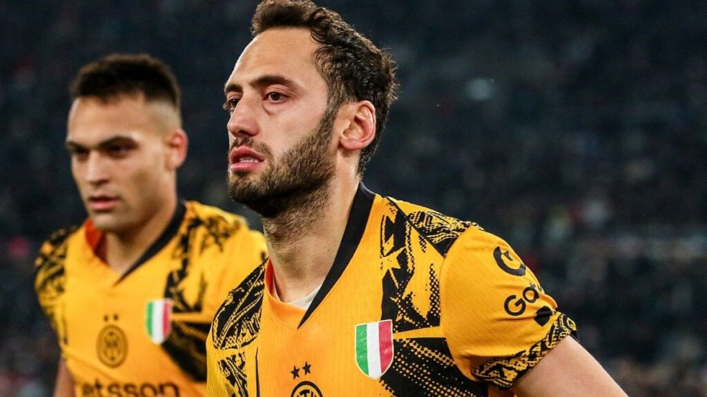 hakan calhanoglu daha az paraya ragmen fenerbahceyi secti yvW4VUX7