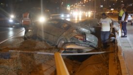 hatayda otomobil aydinlatma diregine carpti 4 yarali aMFuGMhO