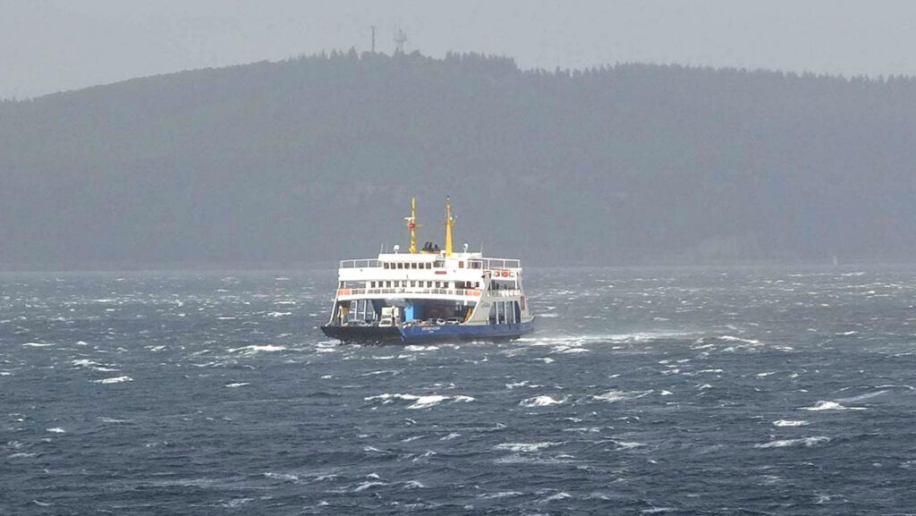 hava kosullari nedeniyle feribot seferleri iptal edildi qaiS6Jht