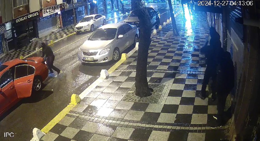 hirsizlar iyice azitti kuyumcu soygununa plastik kasalarla gittiler 9 aARqP3IG