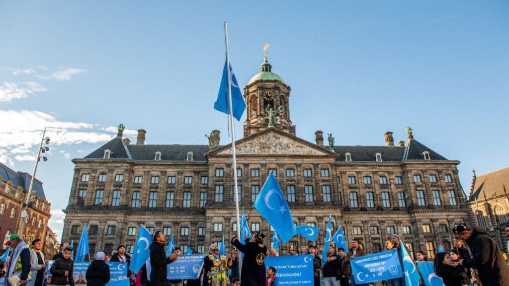 hollandada dogu turkistan hamlesi eUX9V9IE