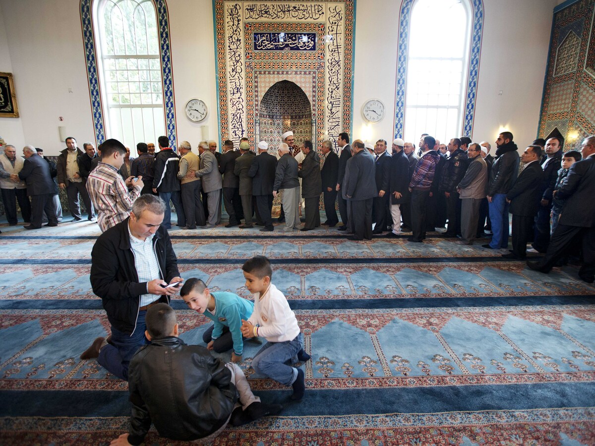 hollandada imam egitimi gundemde 0 qLOOq733