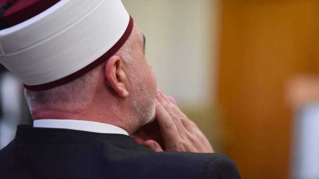 hollandada imam egitimi gundemde 547j8A89