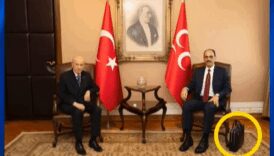 ibrahim kalin devlet bahceli gorusmesinde siyah canta detayi jt2FhLPH