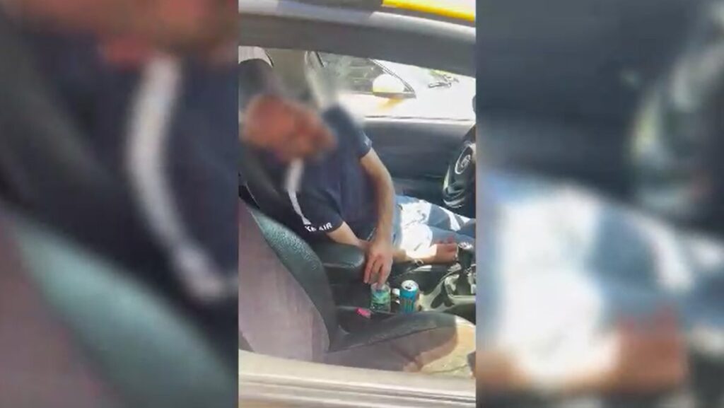 istanbulda aracinda uyusturucu kullandigi one surulen taksi soforu yakalandi 4ipwyLfg