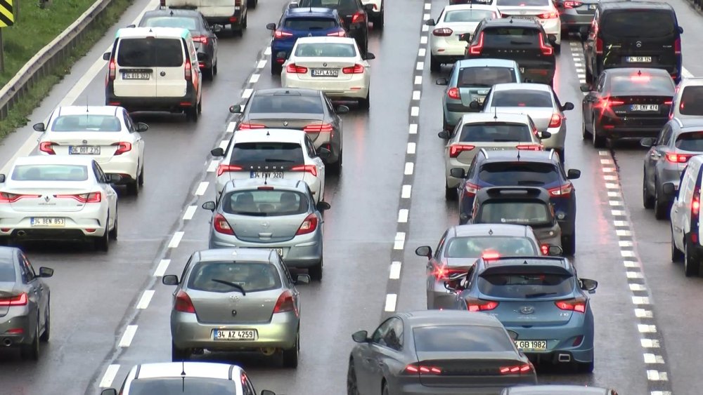 istanbulda haftanin ilk is gununde trafik felc oldu 2