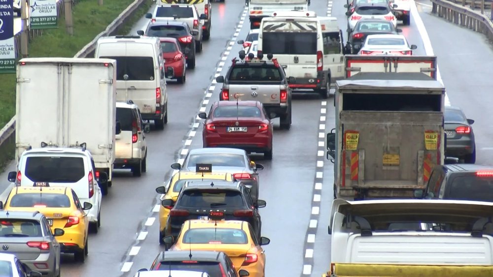 istanbulda haftanin ilk is gununde trafik felc oldu 3 qAOuBpTA