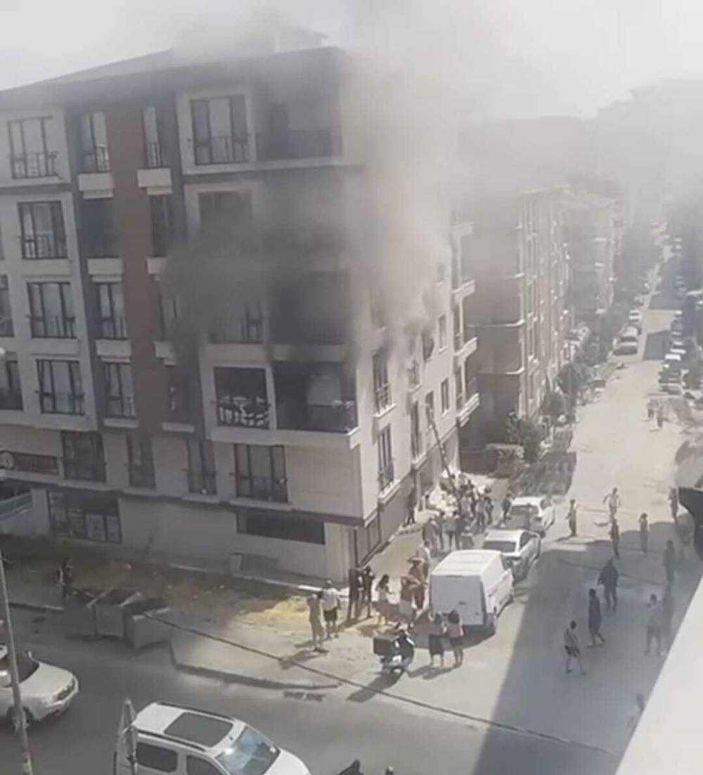 istanbulda yangin dehseti tek tek atladilar 3 QUXgAMaP