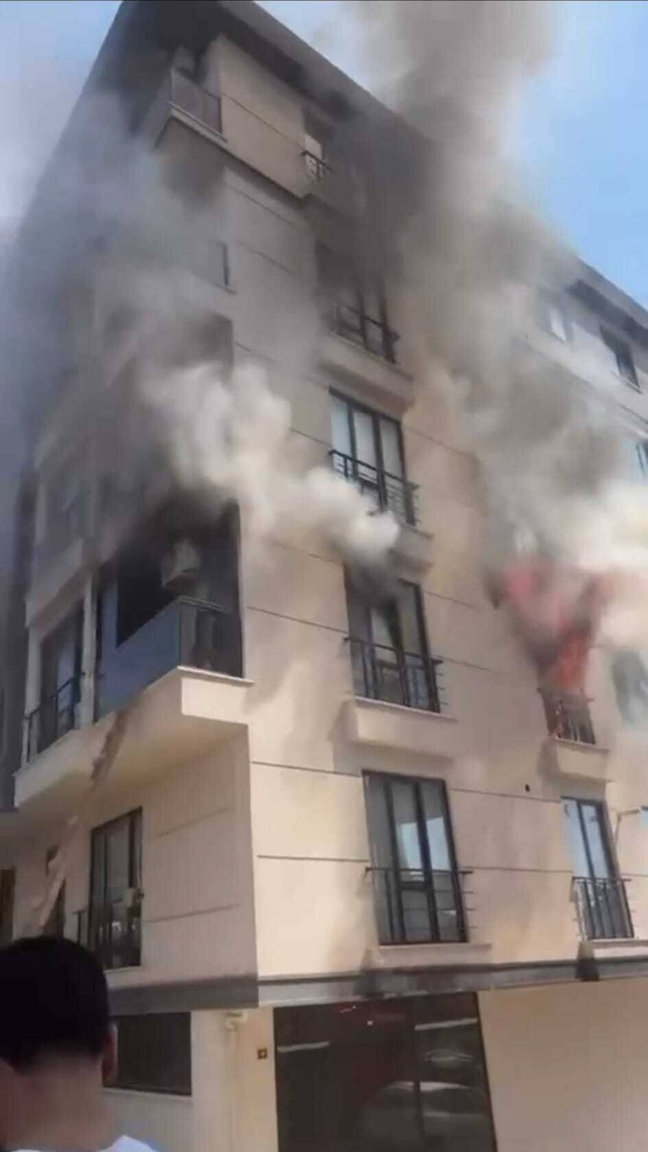 istanbulda yangin dehseti tek tek atladilar 4