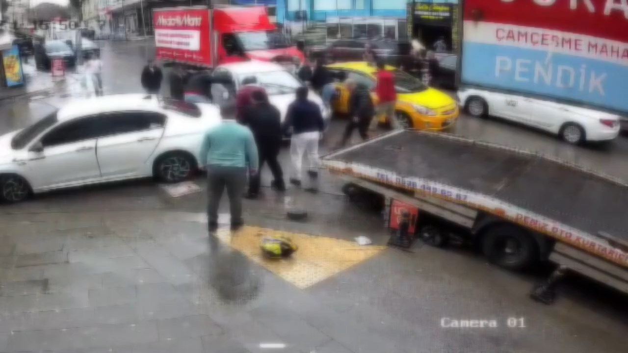istanbuldaki akilalmaz olayda yeni gelisme dikiz aynasini kiran motokuryeyi ezmisti 5 aVAsgVAm