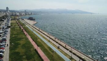 izmir kordonda in cin top oynuyor xizixiP1