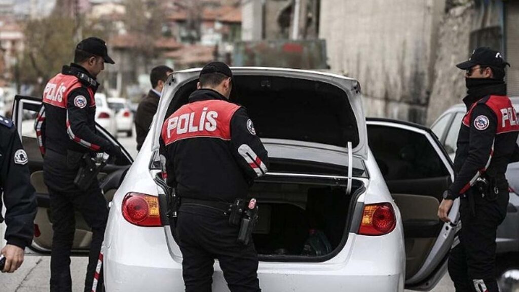 izmirde suc avi 585 supheli yakalandi SxeMCNpm