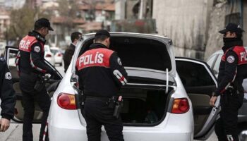 izmirde suc avi 585 supheli yakalandi SxeMCNpm