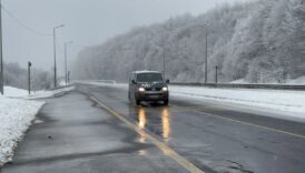 kar yagisinin etkili oldugu bolu daginda ulasim saglaniyor l47wVhdT