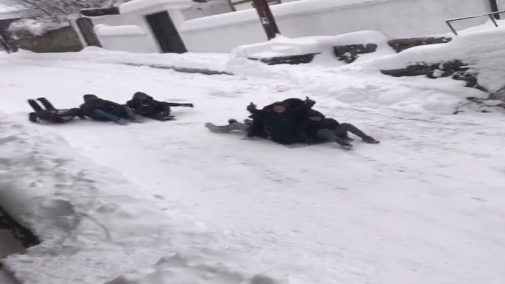 kastamonuda vatandaslar karin tadini kizaklarla cikardi flQh5LJb