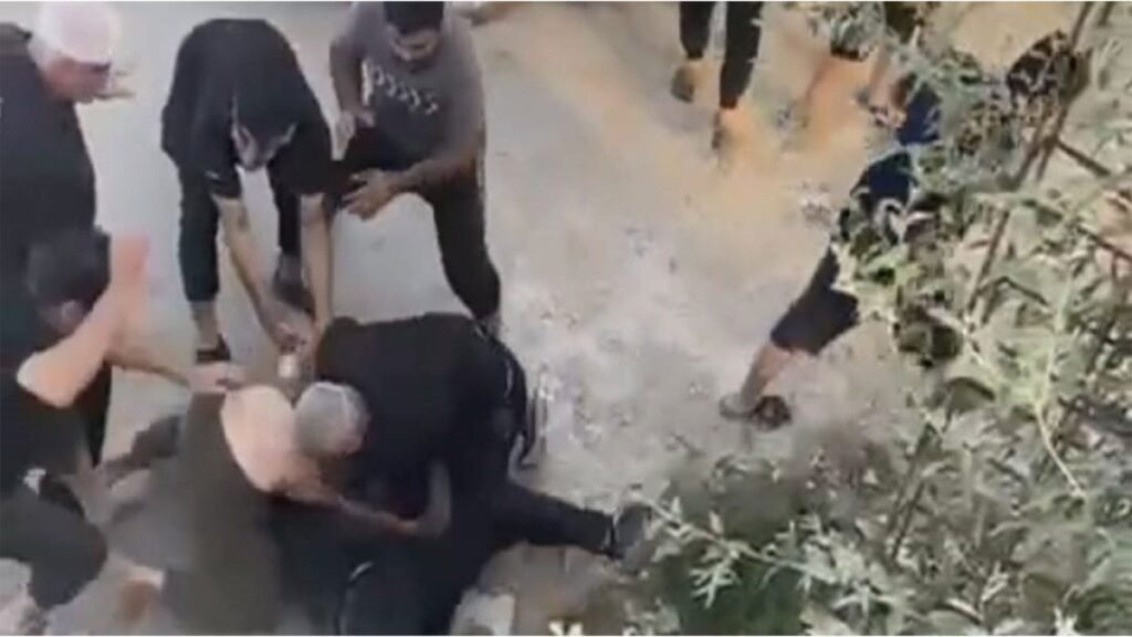 kavgayi ayirmaya calisanlara bicakli saldiri kamerada 1 olu 3 yarali CjurRHaj