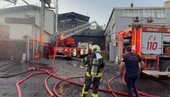 kocaelide demir celik fabrikasinda yangin NWYtSra1