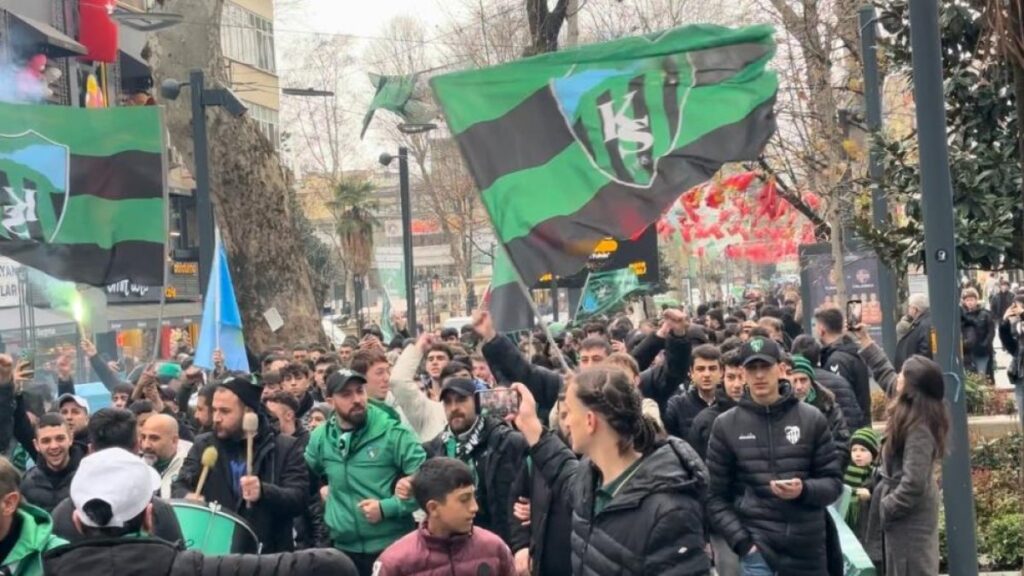 kocaelispor taraftari meydanlarda PQehtkCh