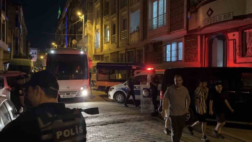 komsu kavgasi sokak savasina dondu gogsunden bicaklandi 1 O7qAEaWR