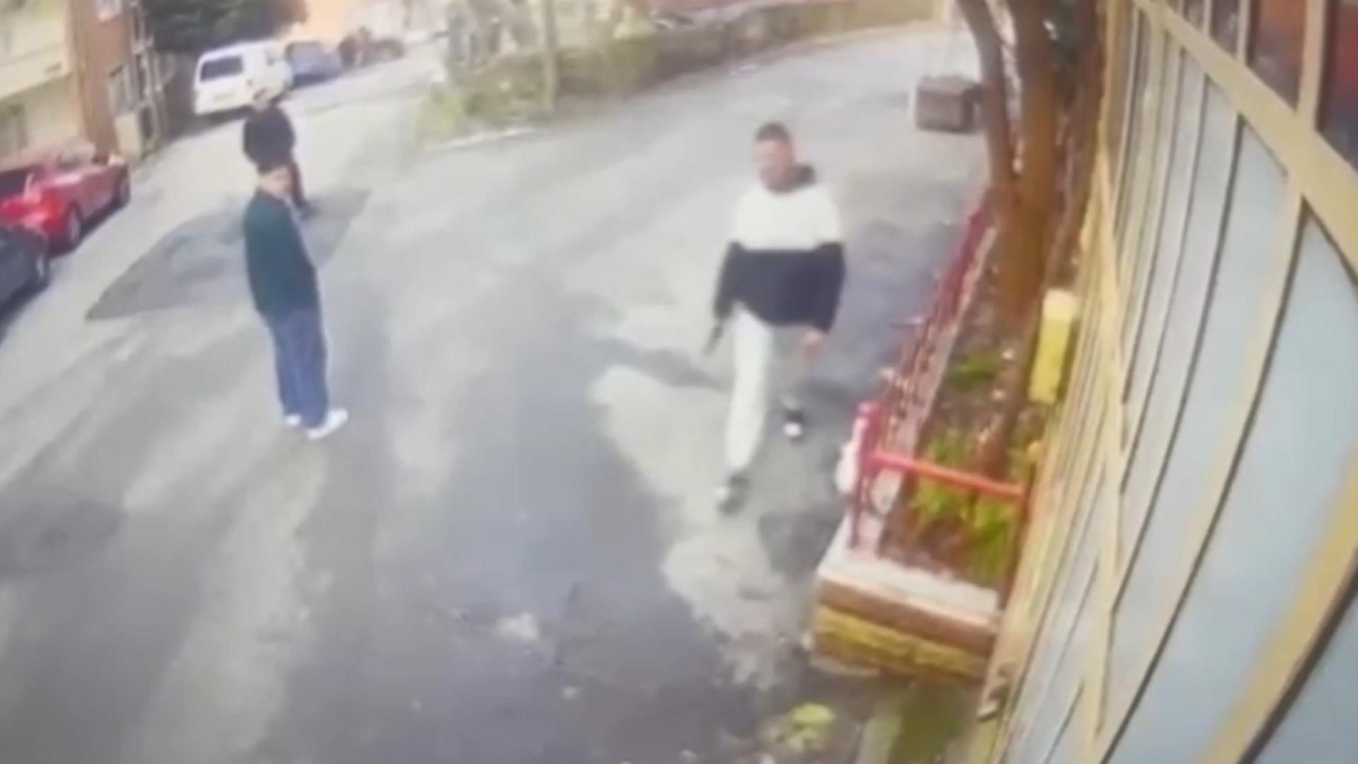 kuaforde baslayan tartismanin bedeli agir oldu genc silahla geri dondu 0 JghfV5WJ
