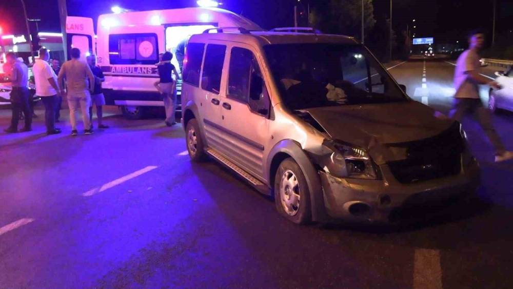 kutahyada otomobiller carpisti yaralilar var 0 fHay9qDu