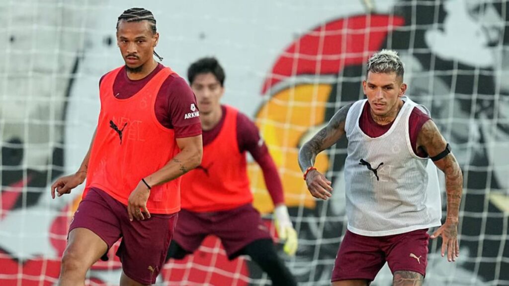 leroy sane galatasaray ile ilk antrenmanina cikti N1PYVW61