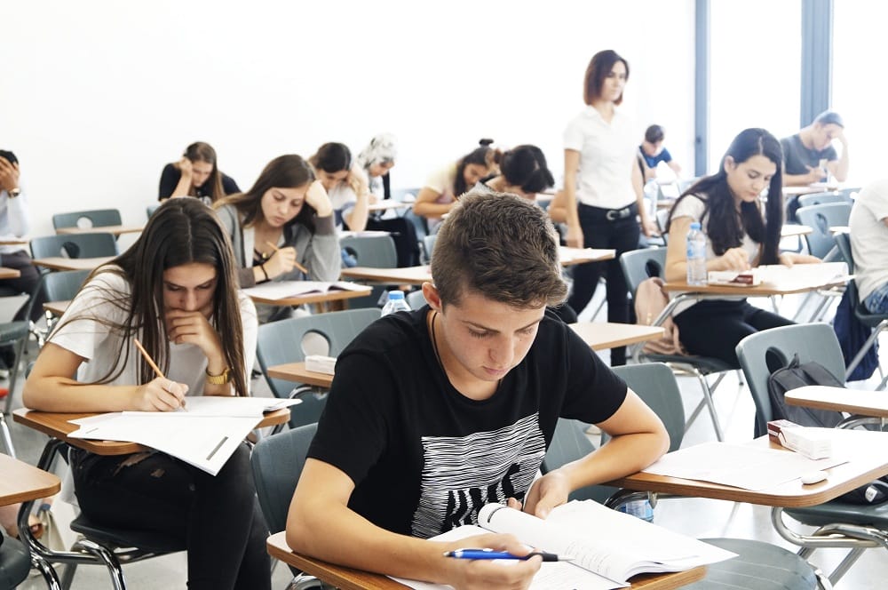 lgs sinavini chpli isim meclise tasidi ogrencilerin hayallerini calamazsiniz 1 cOH2M2qp