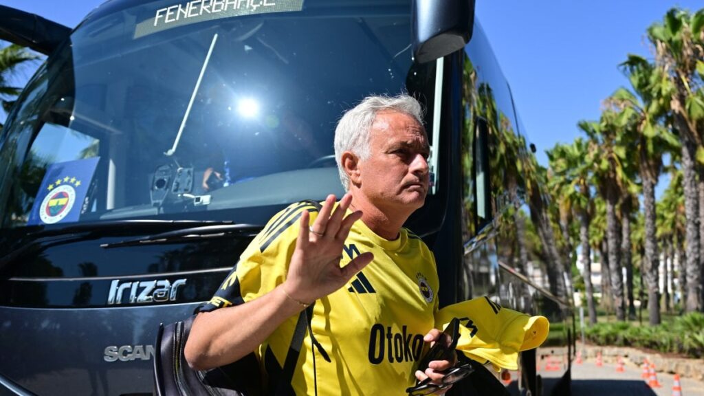 londrada kimse bunu beklemiyordu fenerbahce sag gosterip sol vuracak SYnHO7JT