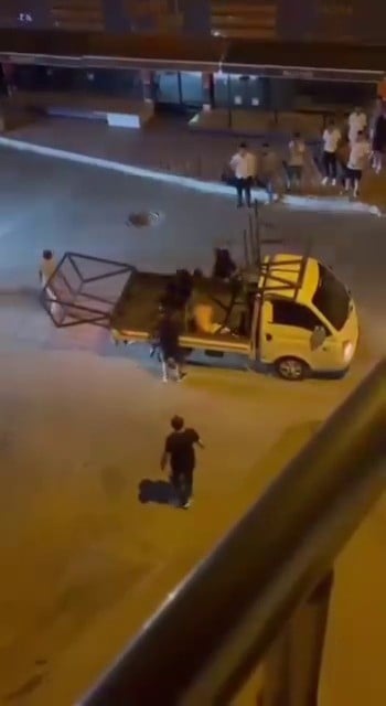 mahalle sakinleri tacizciyi affetmedi goruntuler sok etti 1 YK9JCkiv