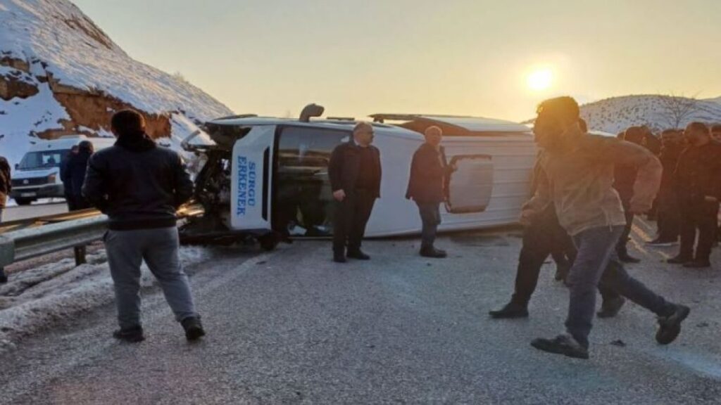 Malatya'da yolcu minibüsü devrildi! 1 malatyada yolcu minibusu devrildi uBXf2l1G