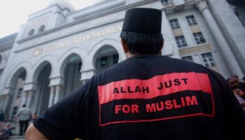 malezyada muslumanlarin gayrimuslim bayramlarina katilmasi yasaklandi zjICSi2E