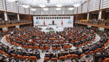 meclisin en sevilen 10 milletvekili belli oldu ZjDMUTF6