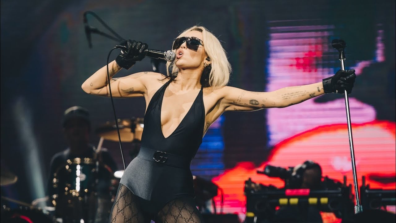miley cyrus turneleri iptal etti nedeni herkesi sasirtti 0 KUREw8mk