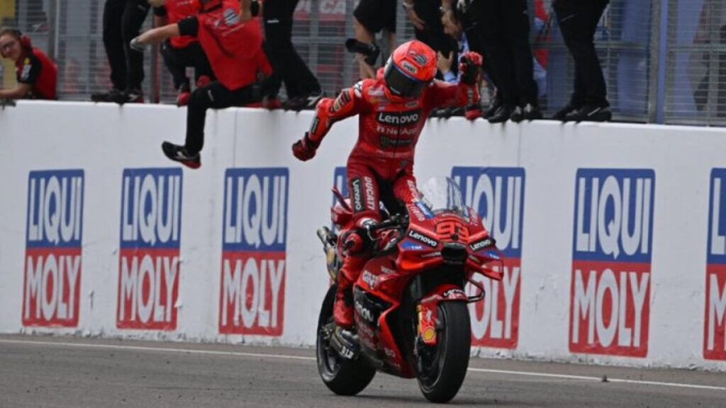 motogp almanya grand prixsinde kazanan marc marquez T5cKBHam