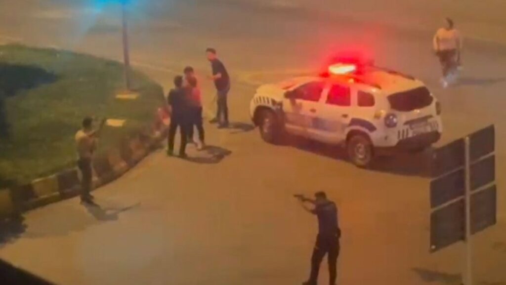 musta silahli ve sopali kavgada uyari atesi acildi fNOY4aye