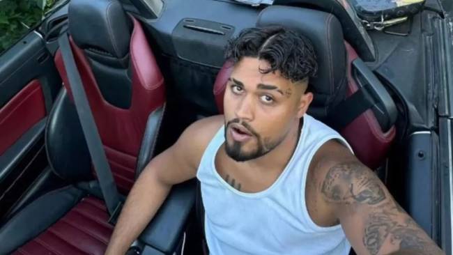 mustafa sandal ile lvbel c5 tartismasinda yeni isim miyav polemigi buyuyor 0 PNrUW3bO