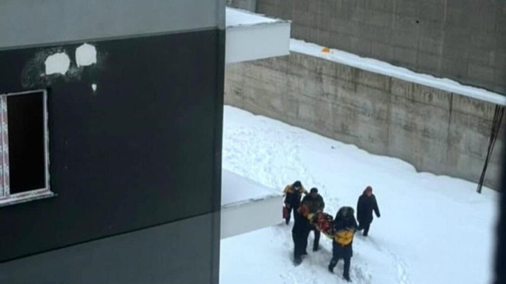 nevsehirde gorunmez kaza kayarken yuksekten dustu GYhttIzF