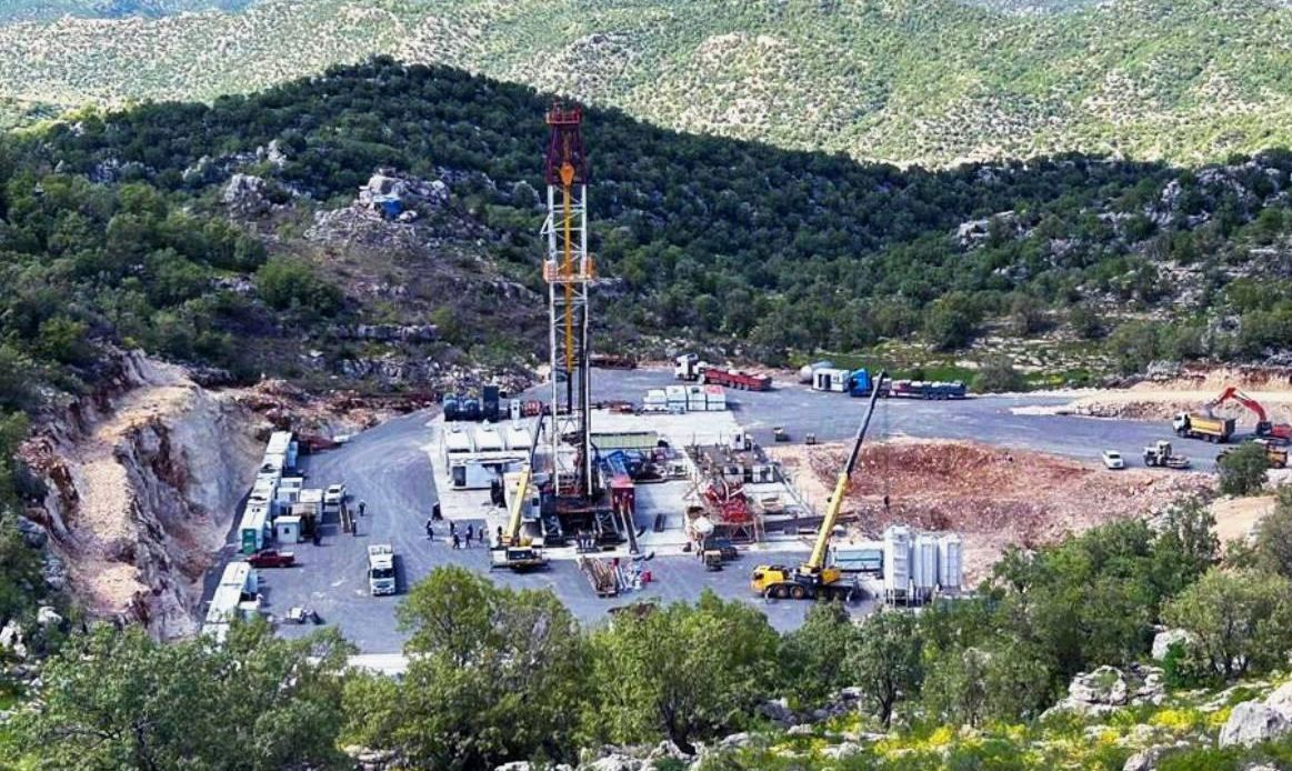 o ilimizde nehir gibi akan petrol bulundu arac sahiplerini korku sardi 0 5OAzWFk4