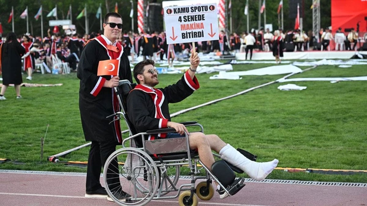 odtu mezuniyet torenine fenerbahce pankarti damga vurdu 4 75wqVdjQ