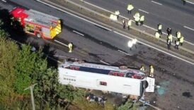 okul otobusu devrildi 1 olu 21 yarali gb1IGOWK