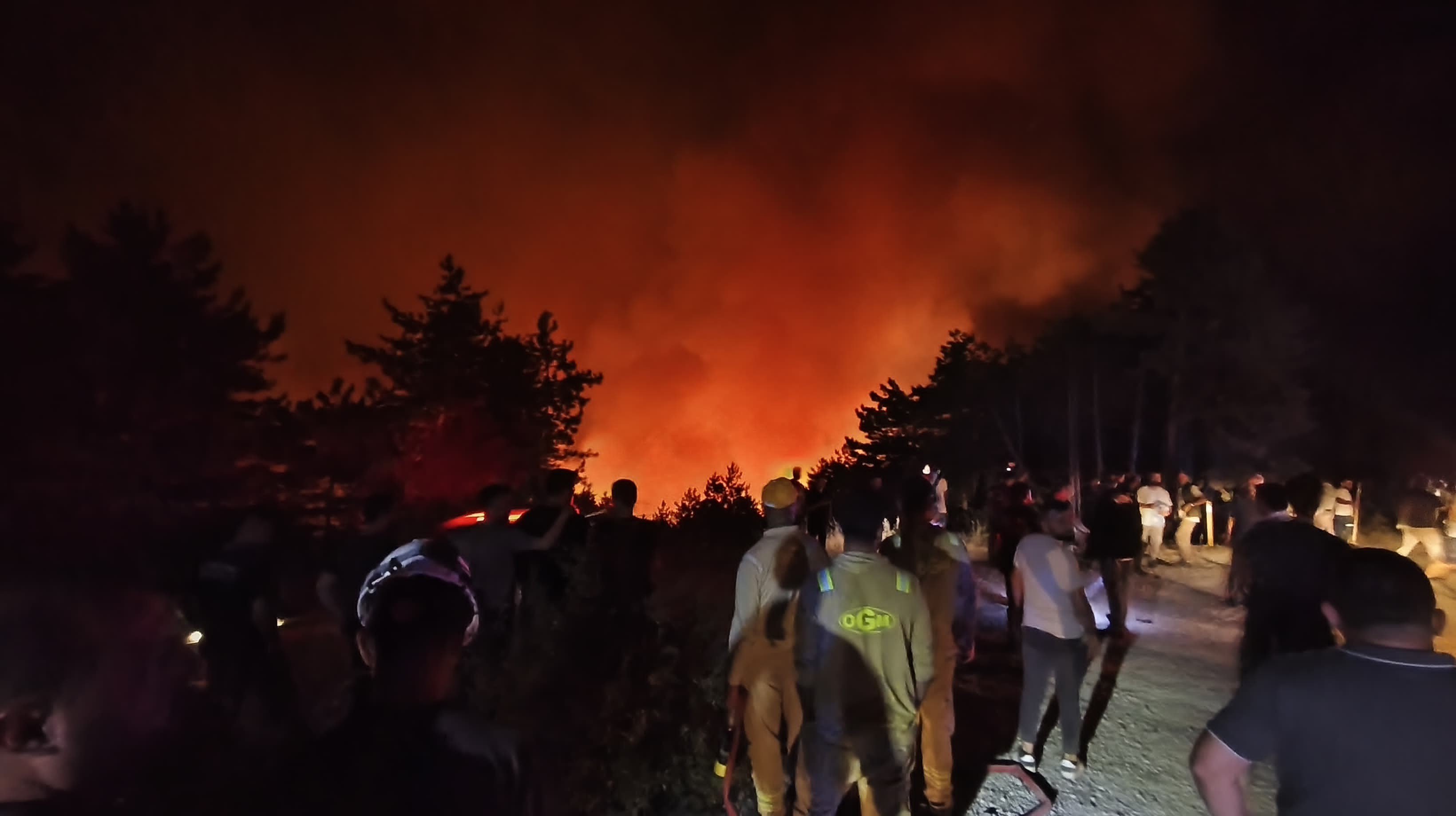 orman yanginina mudahale 6 saattir suruyor 0 bkv9aYsf