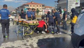 otomobil ile motosiklet carpisti yaralilar var FlC7wjI5