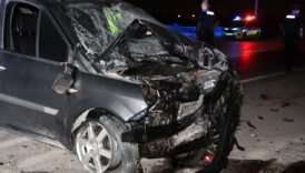 otomobil kontrolden cikti duvara carpip savruldu C9snPKaz